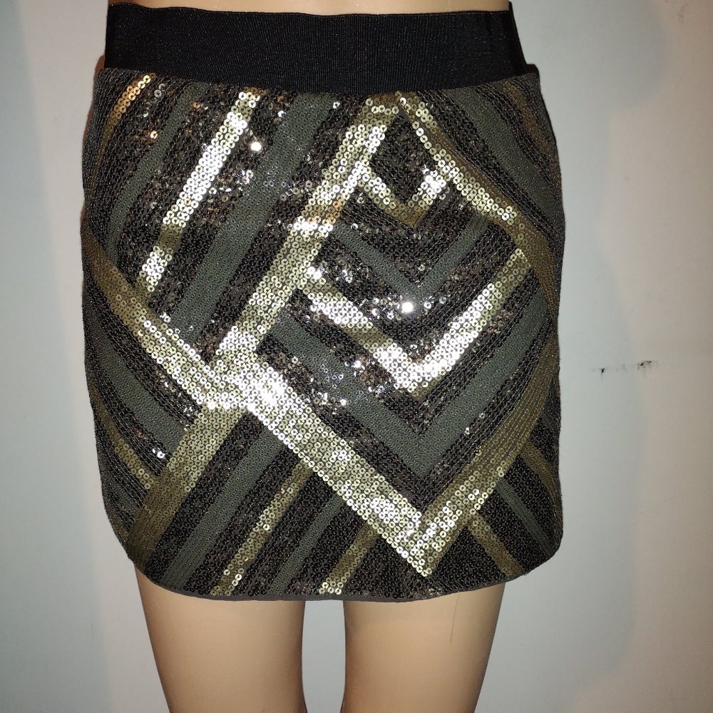 Black and gold mini skirt
